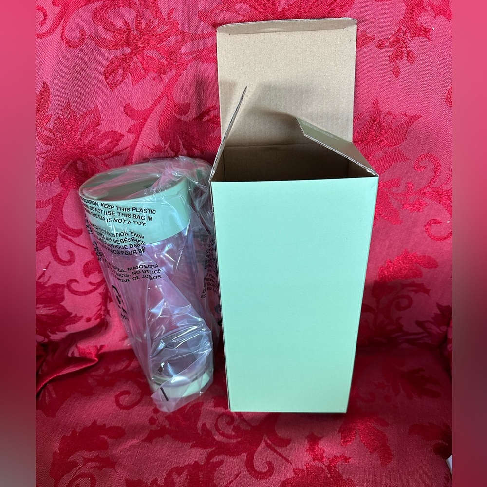 Press and Go 16 oz Iced Tea Goodful Tumbler with matching gift box